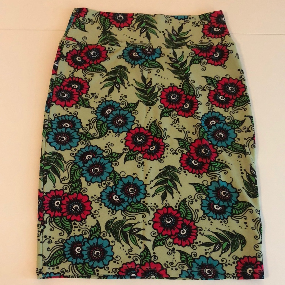 EUC Lularoe Cassie skirt